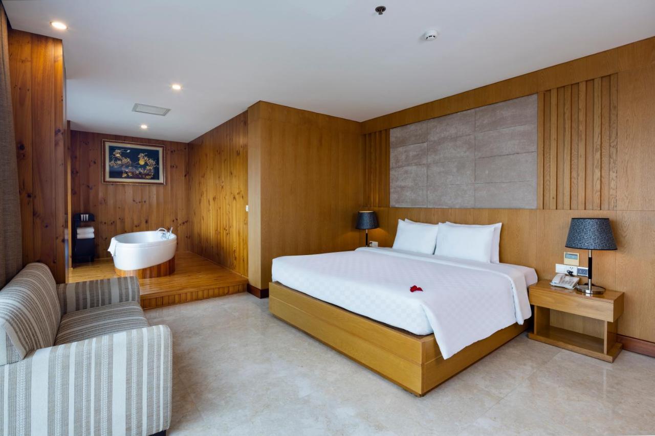 Eden Star Saigon Hotel Хошимин Екстериор снимка