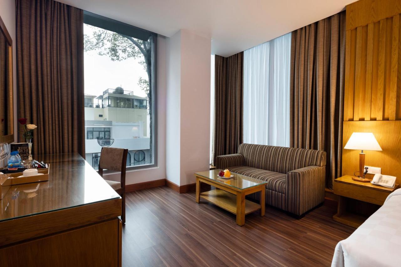 Eden Star Saigon Hotel Хошимин Екстериор снимка