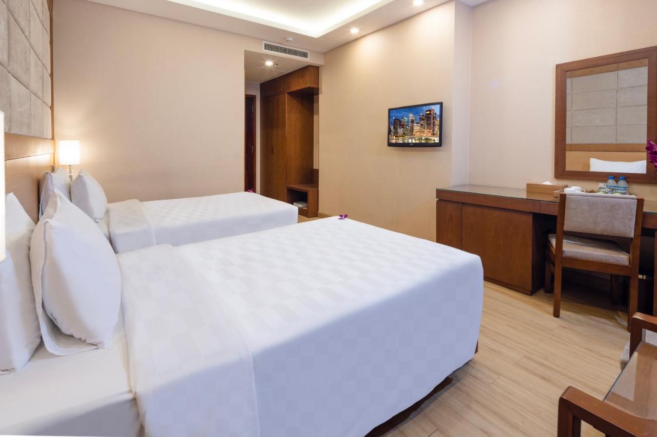 Eden Star Saigon Hotel Хошимин Екстериор снимка