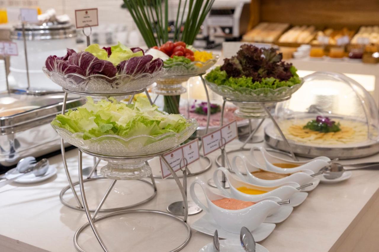 Eden Star Saigon Hotel Хошимин Екстериор снимка