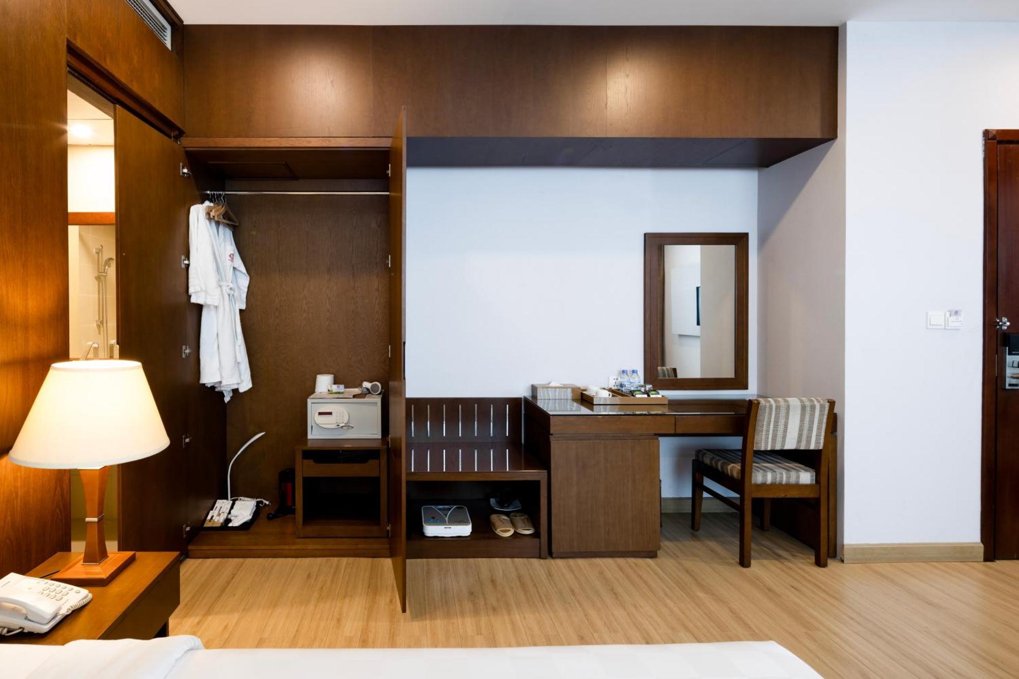 Eden Star Saigon Hotel Хошимин Екстериор снимка
